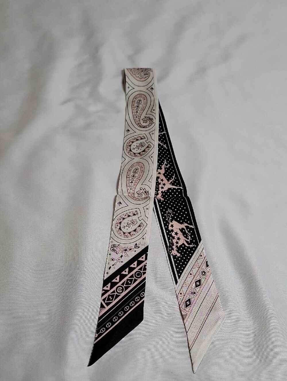 Hermes "Cheval De Coeur" Bandana Silk Twilly In Black,White, And Vieux Rose - Picture 3 of 4